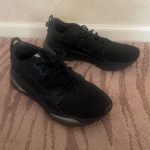Men’s black Puma Sneakers 🎉🎉🎉🎉Size 12